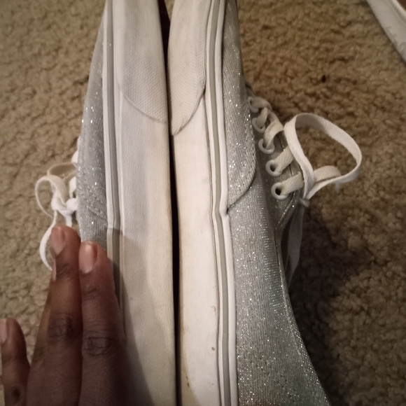 Donated Vans sneakers - Picture 3 of 4